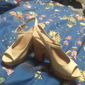 Tihari Misha Canvas Pumps 👠